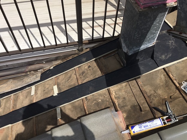 姫路市で煙突周りの捨て板金取り付け